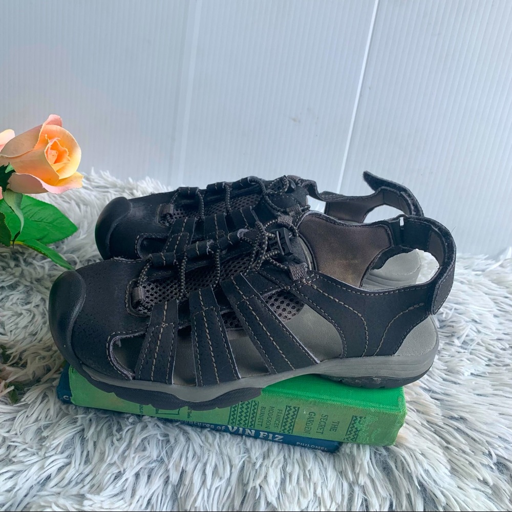 EDDIE BAUER KIDS SHOES